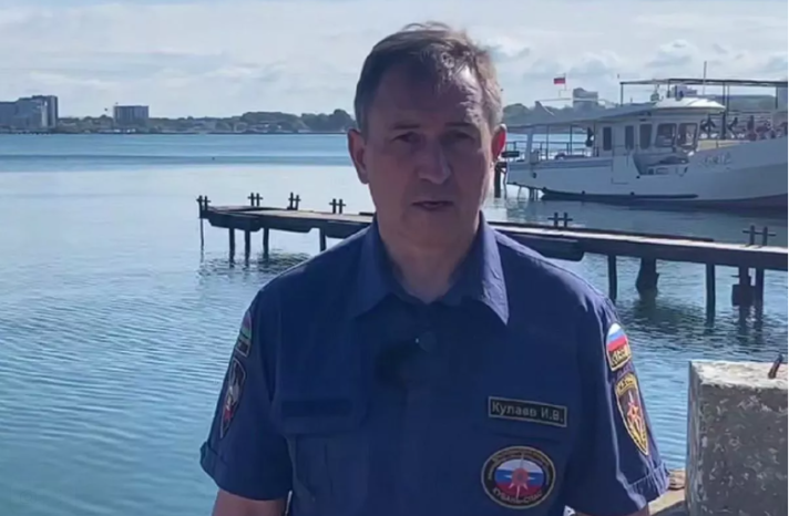 Очищать морское дно от мазута продолжают водолазы в Анапе